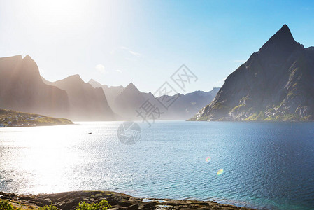 挪威北部洛福顿群岛的美丽景图片