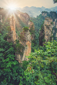 天津山脉岩柱图片