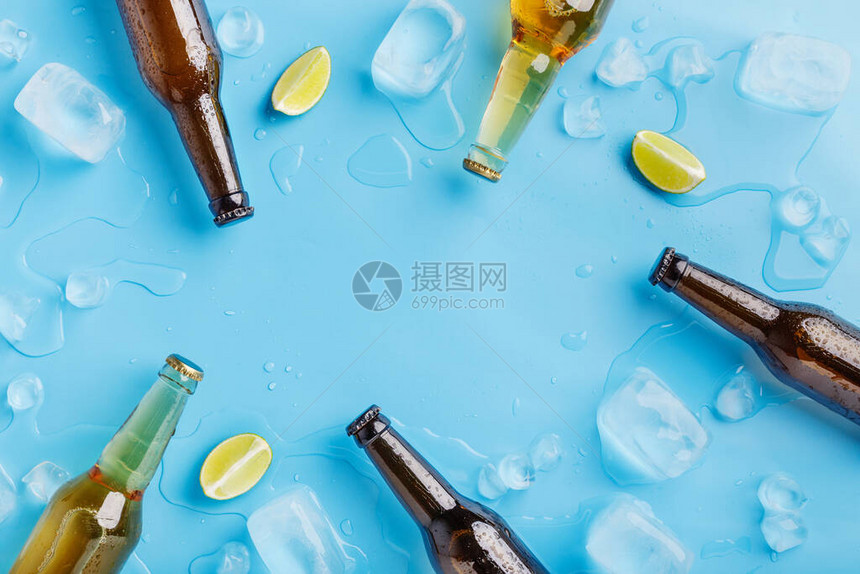 深色和浅色玻璃啤酒瓶图片