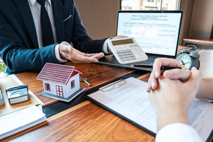 客户汇款购买房屋贷款并在签署合同后从代理处提供钥匙图片