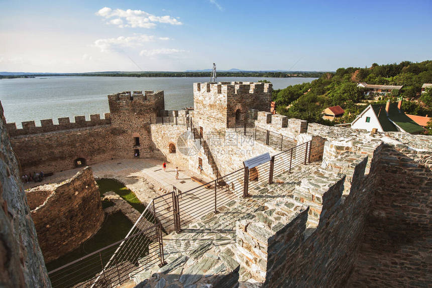 文化遗产中世纪的拉姆堡垒古老的奥斯曼堡垒位于东塞尔维亚欧洲多瑙河岸上的图片