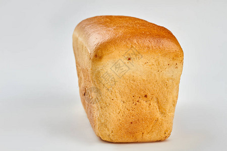白色背景上的一条面包方形长条面包背景图片