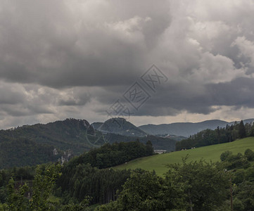 公众号首页微信公众号奥地利山丘Semmering村附近的山谷景色背景