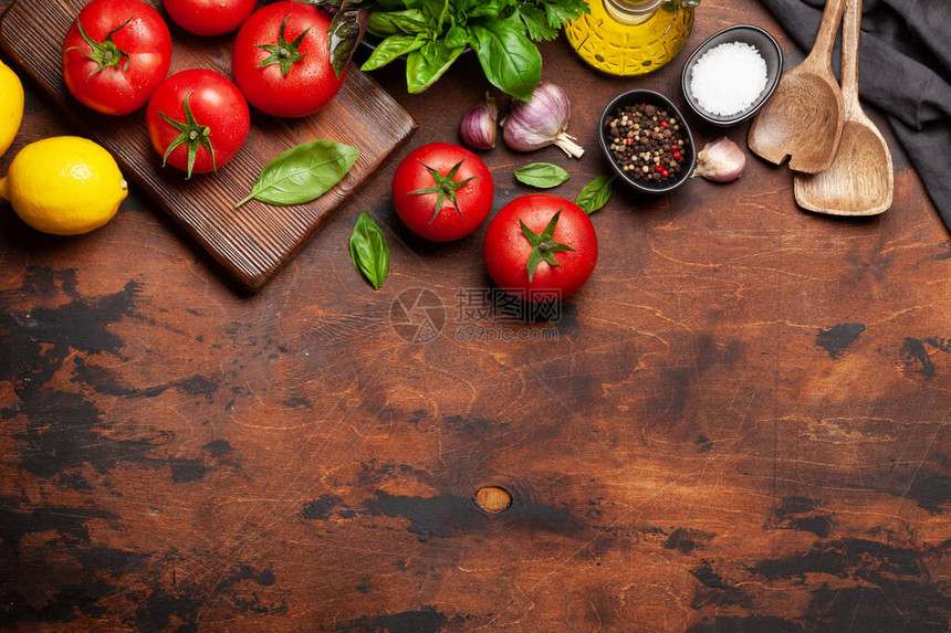 意大利菜食料花园西红柿草药和香料带有复制空图片