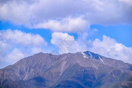 蓝色天空的美丽自然风景前往图片