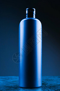 深底蓝塑料瓶的模型图片