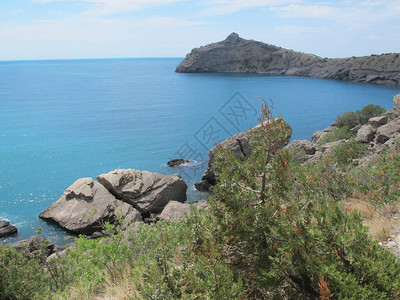 从Golitsyn小径到大海岩石角Kapchik海岸附近的石头背景图片