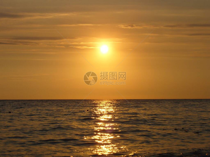 美丽的五颜六色的sunseBeautiful五颜六色的图片