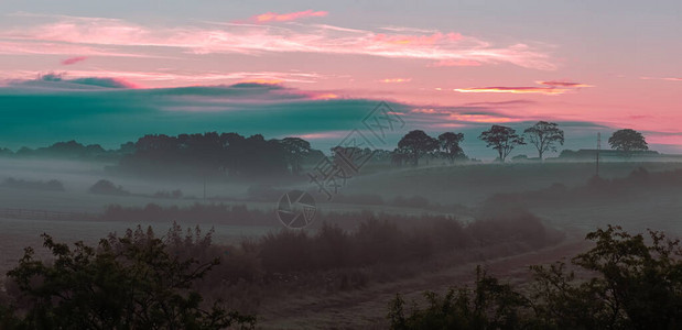 AyrshireFields和大雾日出图片