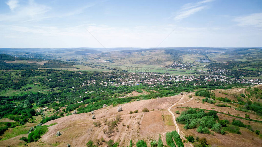 摩尔多瓦自然山丘田地远图片