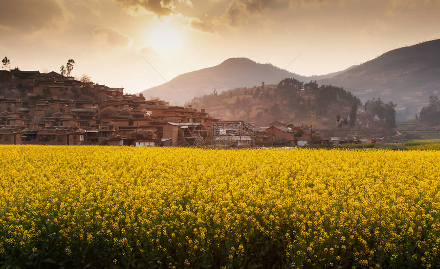 云南的农村景象黄昏时有摄影芥末图片