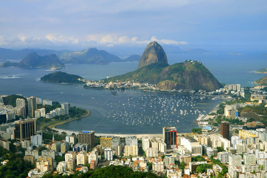 从巴西里约热内卢的科尔瓦多山看里约热内卢与著名的甜面包山图片