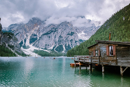 意大利著名的LagoDiBraies湖图片