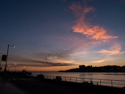 葡萄牙杜罗河口的云朵图片