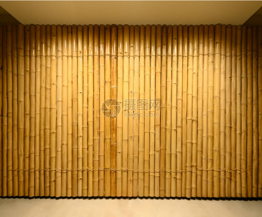 竹子舞台背景墙壁上装饰的黄竹木的背景和纹理图片