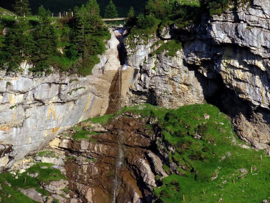 Lggiwall瀑布在Lggibach河或Aelgifall的失落图片