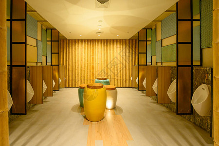 现代艺术风格的室内装饰浴室或古老风格的厕所内部图片
