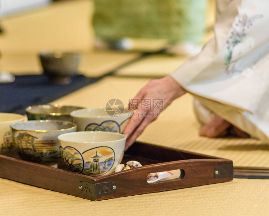 日本抹茶粉的仪式准备和展示日本文化的图片