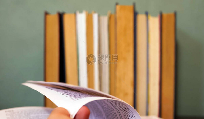 书堆横幅教育概念阅读古典文学科学研究复制图片
