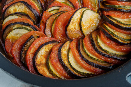 料理鼠王传统的法国夏季蔬菜炖来自料理鼠王的砂锅茄子图片