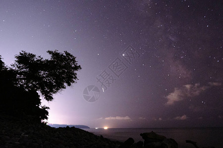 海面上的星空图片