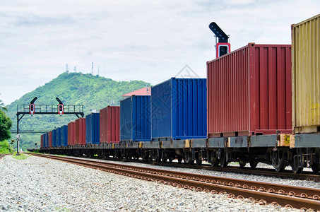 港口集装箱航运和输概念以及全球物流海上运输中的集图片