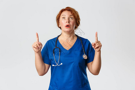 令人印象深刻和兴奋的中年红发医生乳房护士图片
