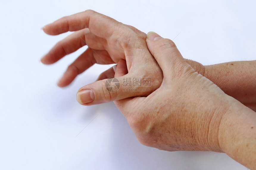一个患有帕金森病的女人的手颤图片