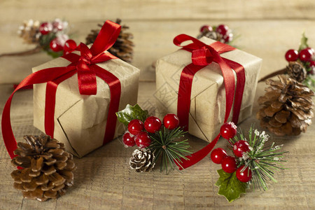 圣诞平板节日圣诞节背景新年和圣诞节云杉分支和礼物红丝图片