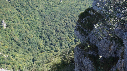 纳瓦拉乌尔巴萨山脉的自然景观图片