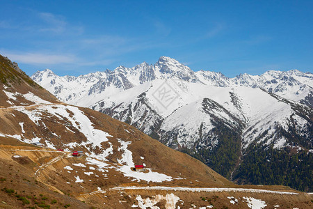 Kackar山脉和生活过着自然生活的人冬季艰苦图片