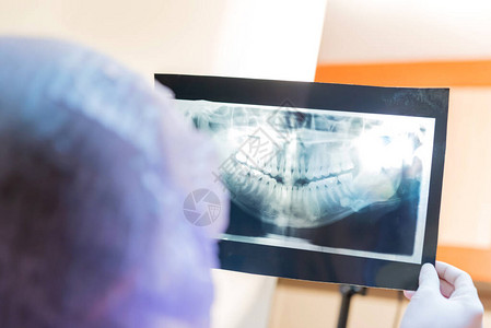 牙科诊所的牙科和医疗保健概念牙医用创新技术检查牙齿图片