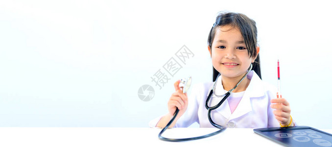 亚洲儿童作为医生和保健概念健康与自我护理儿童长大后梦想做工作背景图片