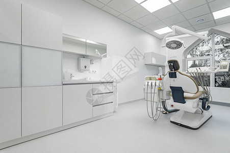 白牙外科急诊室内装有特殊设备的白图片