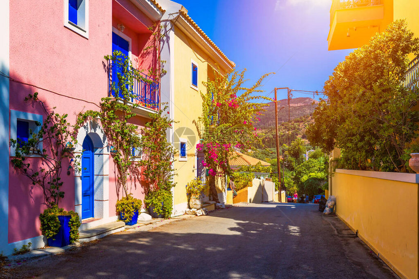 凯法利尼亚岛阿索斯的传统街道图片