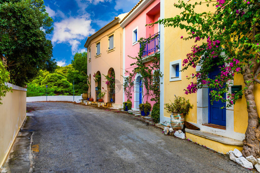 凯法利尼亚岛阿索斯的传统街道图片
