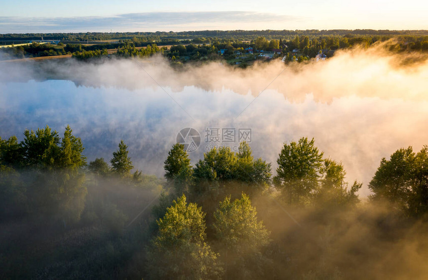 清晨风景福吉河黎明雾中河谷日出图片