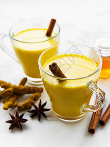 黄调味拿铁饮料金奶加肉桂酸姜和蜂蜜图片