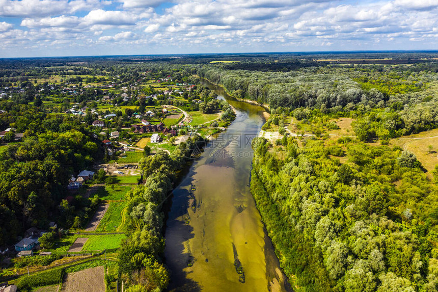 巴图伦堡与乌克兰切尔尼希夫地区锡姆河交图片