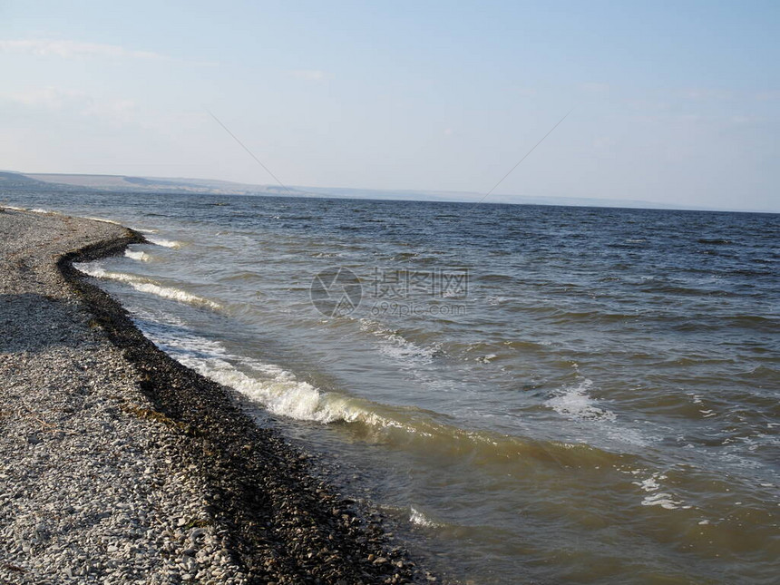 波浪岩石沙图片