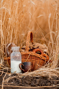 照片来自麦田新鲜面包篮子和牛图片