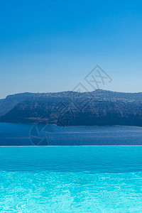 圣托里尼火山口上的游泳池图片