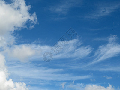 蓝天被白云覆盖图片