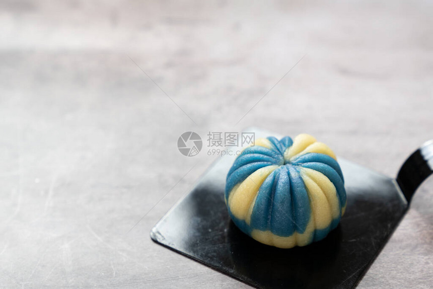 日本传统甜食蛋糕华桥或泰马里月饼Temarimoo图片
