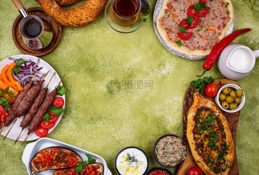 传统的土耳其或中东菜肴烤肉串mezepidelahmajou图片