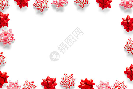 圣诞礼物编织毯子松锥白色背景的圆形树枝平图片