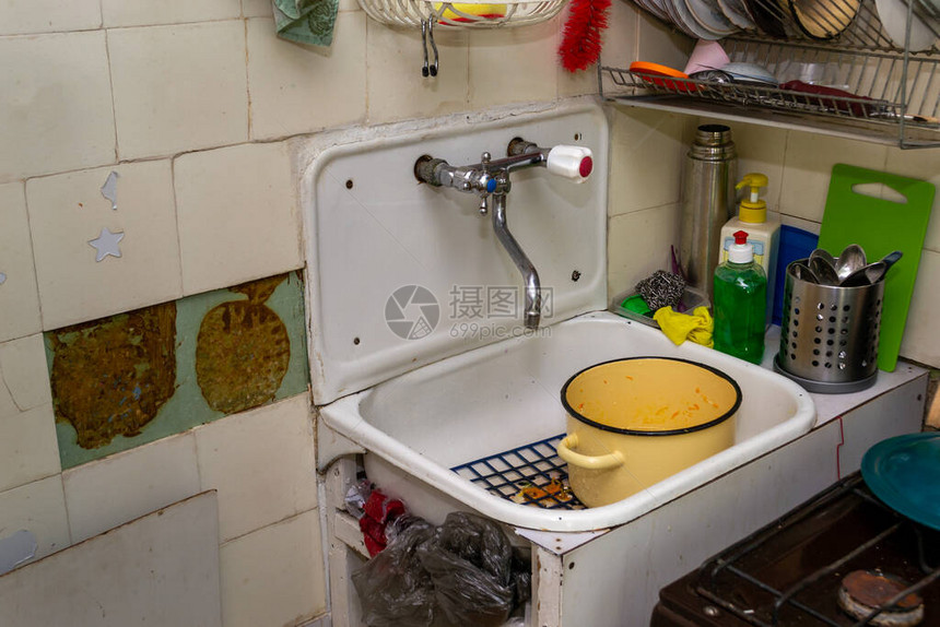 小厨房需要翻修水槽里图片