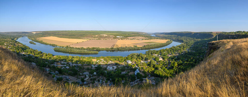 从山顶到摩尔多瓦索尔达内斯提区索科拉村附近的Dniester河图片
