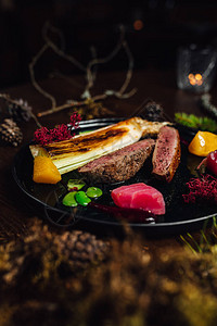 米其林星级餐厅新鲜鸭肉牛排图片