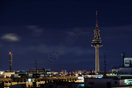 马德里最著名的广播电视空中建筑夜景图片